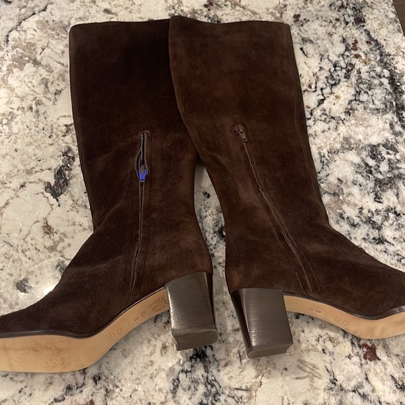 Brown suede boots - Picture 2 of 8